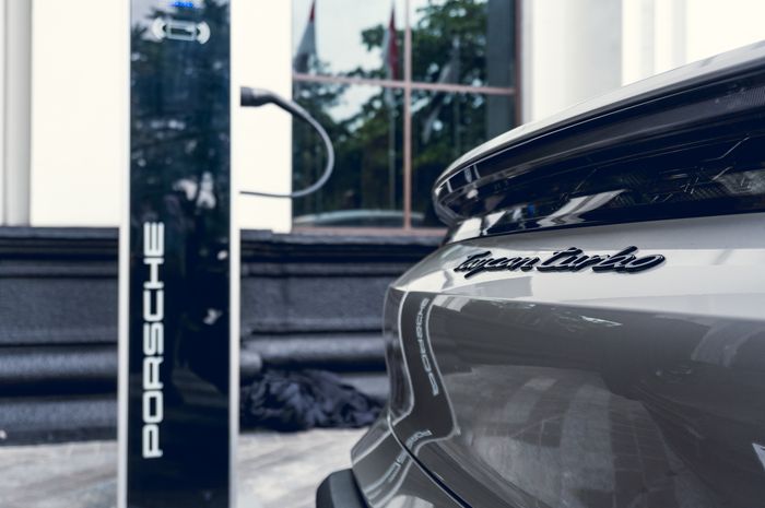Porsche Destination Charging di Kota Bandung, Jawa Barat dilengkapi pengisi daya AC 22 kW untuk mobil listrik.
