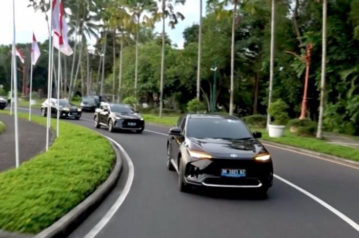 Toyota bZ4X Ikut Pameran Kendaraan Bermotor Listrik Berbasis Baterai di Bali