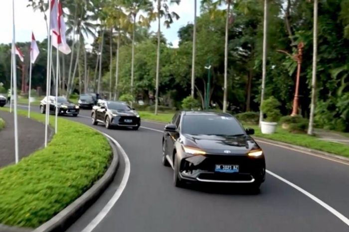 Toyota bZ4X Ikut Pameran Kendaraan Bermotor Listrik Berbasis Baterai di Bali