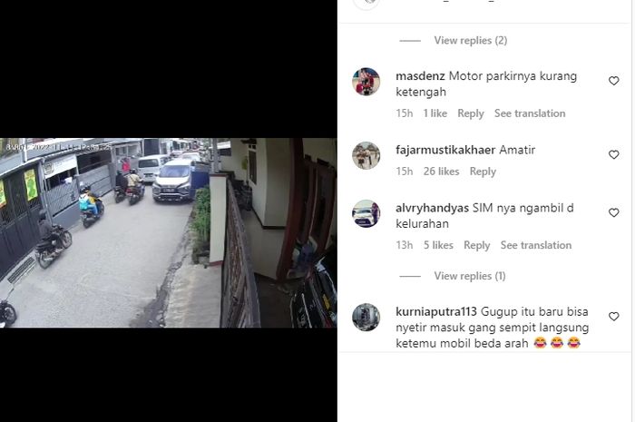 Viral rekaman CCTV pengemudi Mitsubishi Xpander sundur motor di jalan sempir, Jumat (11/11/2022).