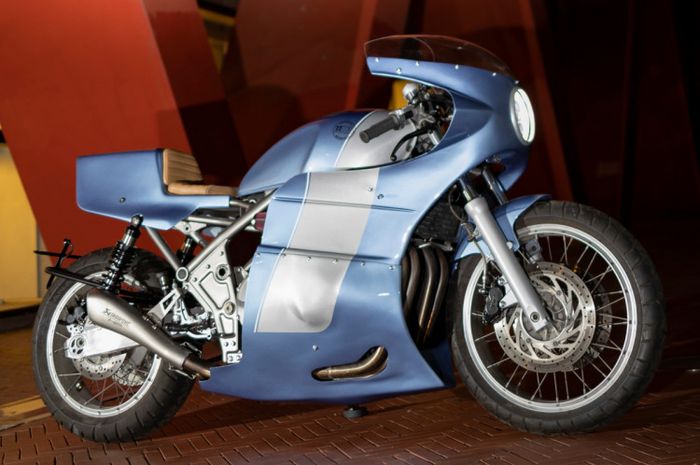 Kawasaki Zephyr 1100 kustom bergaya retro superbike