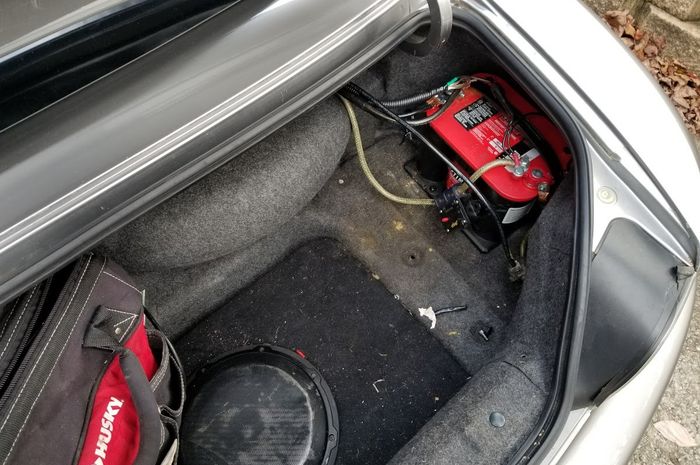 Jumper Aki Mobil Tapi Aki di Bagasi? Ternyata Begini Cara Jumper-nya