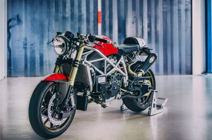 Ducati 999 naked cafe racer 