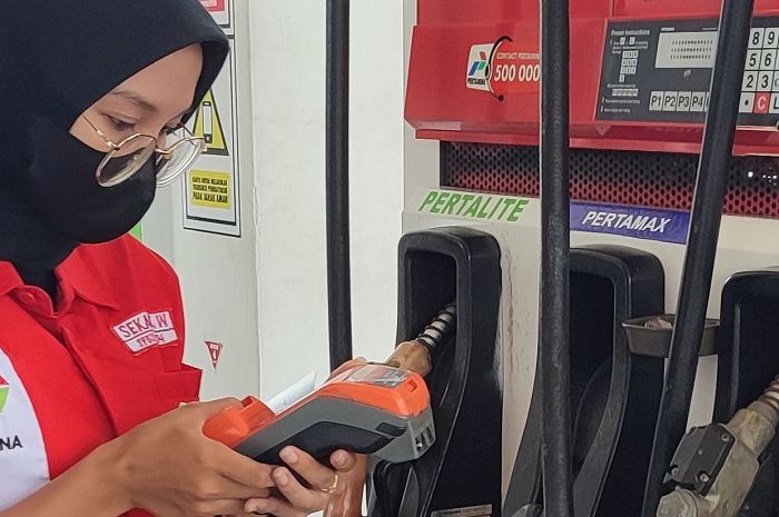 Kuy tahu beda Pertalite dan Pertamax (ilustrasi)