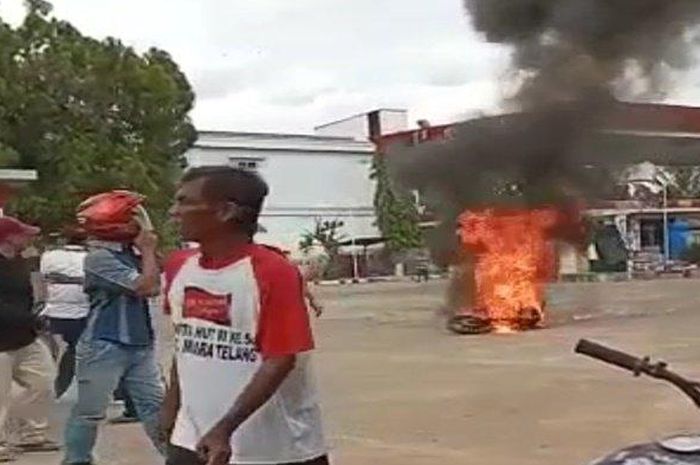 Honda Verza 150 meledak di area pom bensin BK9, desa Mojosari, Belitang, Ogan Komering Ulu Timur usai isi Pertalite
