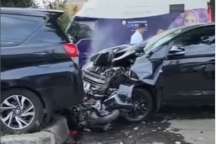 Toyota Kijang Innova AB 1587 UH biang celaka kecelakaan beruntun di Jl Slamet Riyadi, Solo, Jawa Tengah