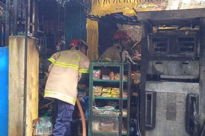 Kondisi pom mini milik Apep usai terbakar. 
