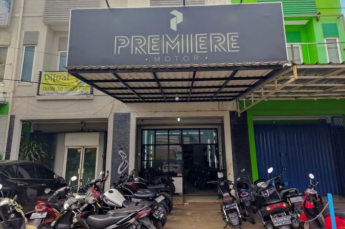 Dealer Premiere Motor menawarkan motor custom ready stock.