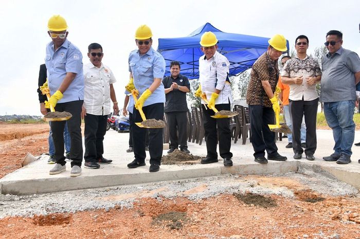 Bamsoet lakukan groundbreaking pembangunan sirkuit Blackstone Bengkong Golden City di Batam.