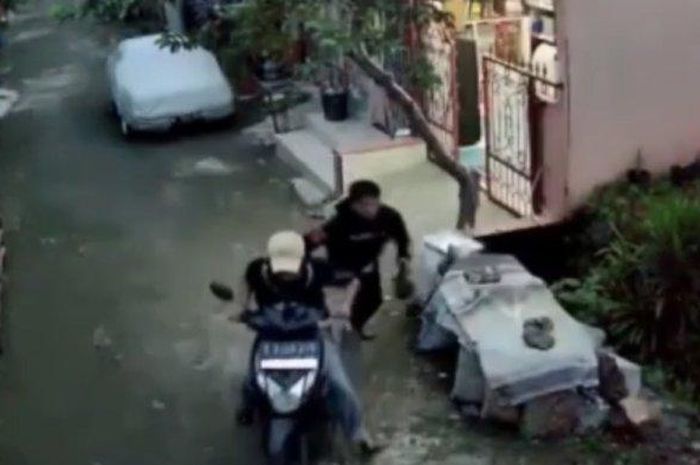 Aksi maling Honda BeAT gagal usai dikejar-kejar si oemilik yang lagi hamil