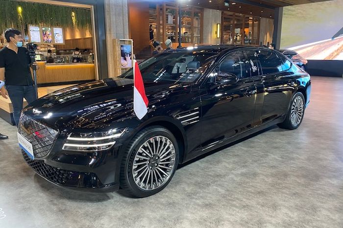 Lebih Mewah Begini Perbedaan Mobil Listrik Genesis G80 EV LWB