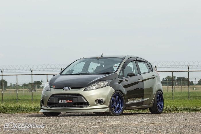 Modifikasi Ford Fiesta gaya street racing dan sudah engine swap mesin Toyota