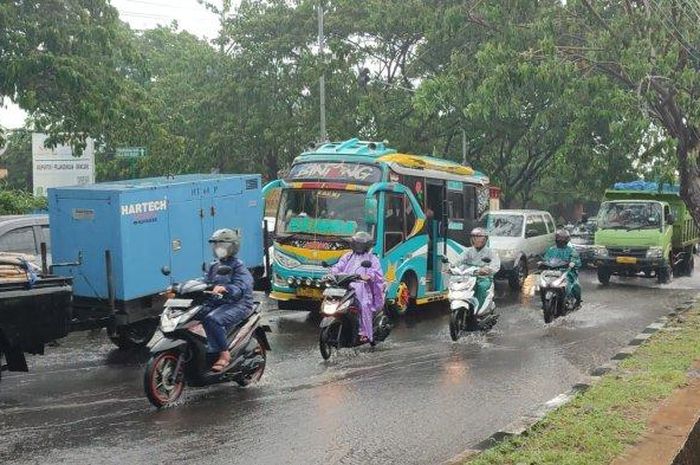 Tips melewat tanjakan pakai mobil