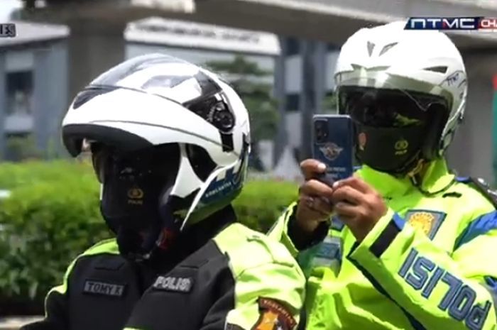 Ciri-ciri Polisi yang bisa melakukan tilang elektronik mobile