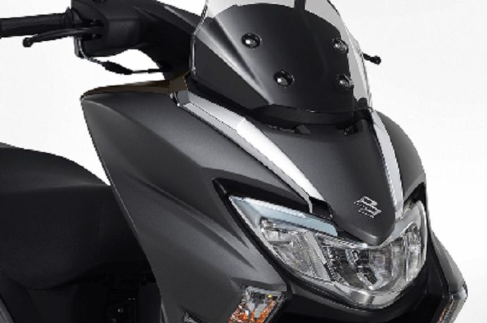 Desain bodi depan Suzuki Burgman FI 125 lebih sporty dengan tambahan lampu LED.