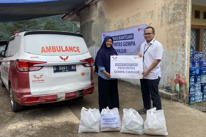 Wuling berikan donasi kepada korban gempa bumi di Cianjur