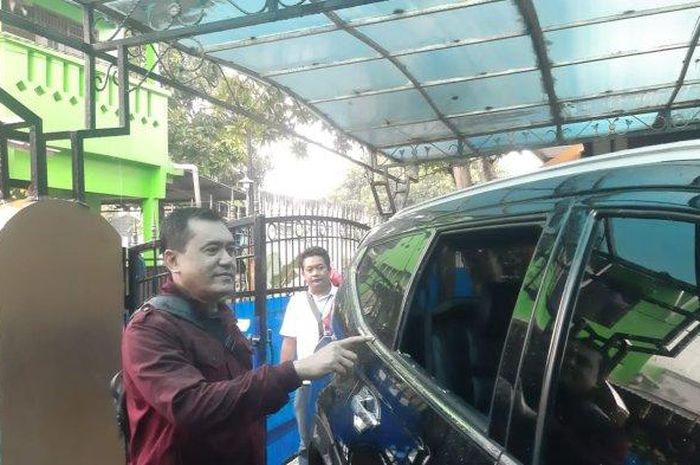 Salah satu mobil yang jadi target maling bermodus pecah kaca mobil, di Jalan Nyiur 1, Kelurahan Kunciran Indah, Kecamatan Pinang, Kota Tangerang, Senin (28/11/2022).