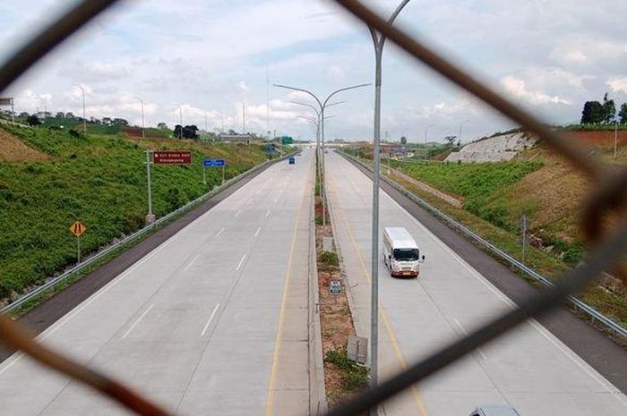 Bakal dioperasikan secara penuh dalam waktu dekat, Jalan Tol Cisumdawu dikatakan bisa bantu tingkatkan ekonomi Majalengka ke depannya.