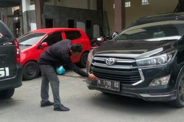 Toyota Venturer milik anggota DPRD Sumenep yang diamankan Satresnarkoba Polres Sampang karena dipakai sang sopir transaksi sabu-sabu