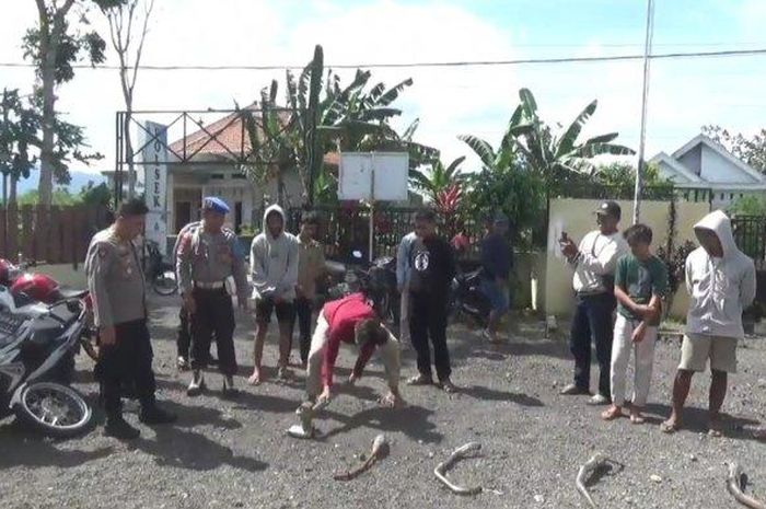 Pengguna knalpot brong menghancurkan sendiri knalpot mereka