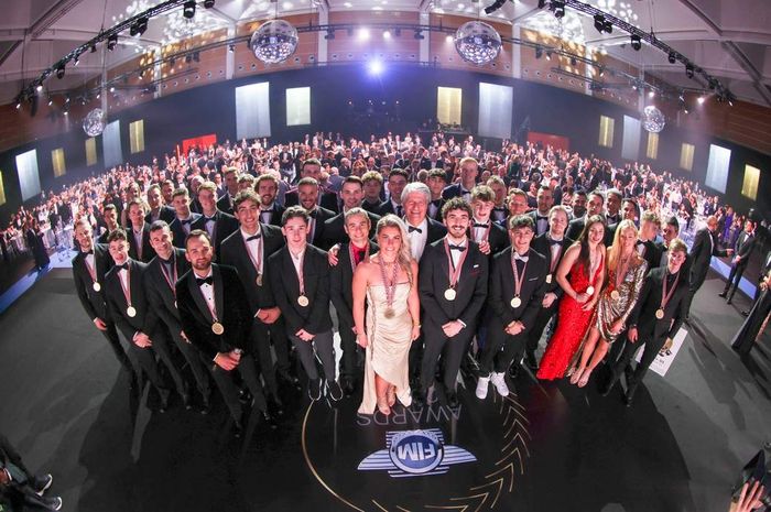 Gelaran FIM Award 2022 yang diikuti Francesco Bagnaia dan Valentino Rossi serta juara dari berbagai cabang balap motor di dunia
