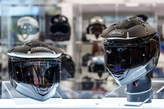 Helm baru Airoh yang dilengkapi dengan airbag