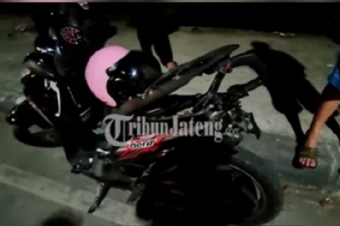 Kondisi Honda BeAT korban Kecelakaan disambar tronton di Jalan Raya Karanganyar, Kecamatan Tugu, Kota Semarang, Rabu (7/12/2022).