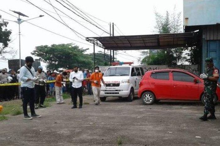 Penemuan mayat di kabin Daihatsu Ayla merah E 1397 RI di jalur Pantura Subang dalam kondisi terbakar
