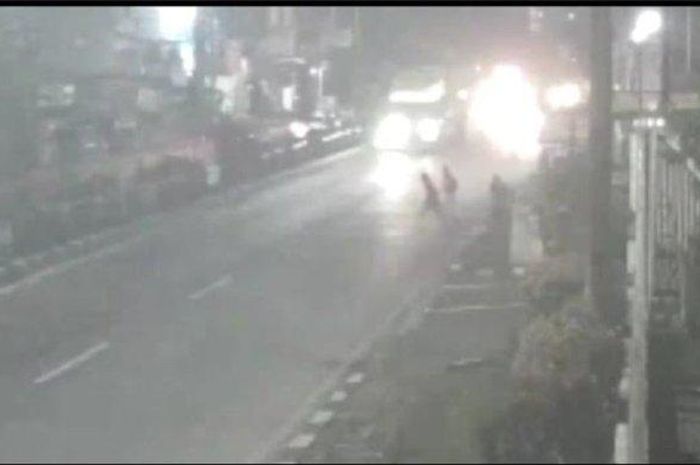 Tangkapan layar remaja tewas digilas truk demi membuat konten medsos di Cikarang Barat, Bekasi 