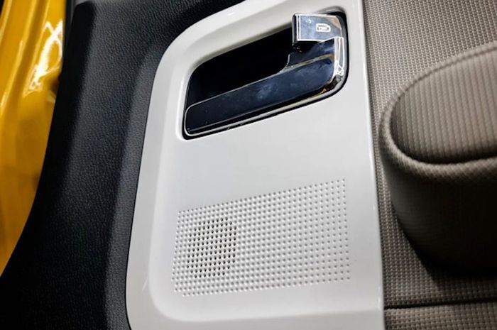 Speaker audio mobil listrik Wuling Air EV berada di bawah sehingga suara tidak langsung ke telinga