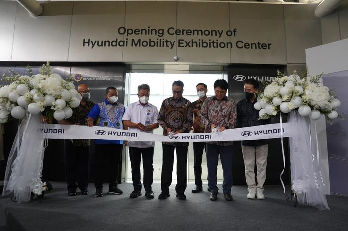 Hyundai perkenalkan Mobility Exhibition Center di Museum Transportasi Taman Mini Indonesia Indah (TMII),  Jum'at (25/11/2022). 