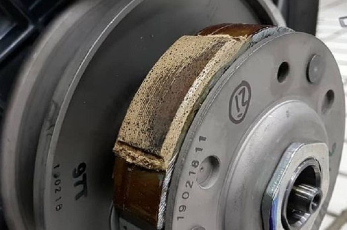 Ilustrasi kampas ganda CVT motor matic, ketahui tanda-tanda kerusakannya.