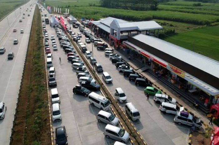 Ilustrasi rest area di jalan tol.