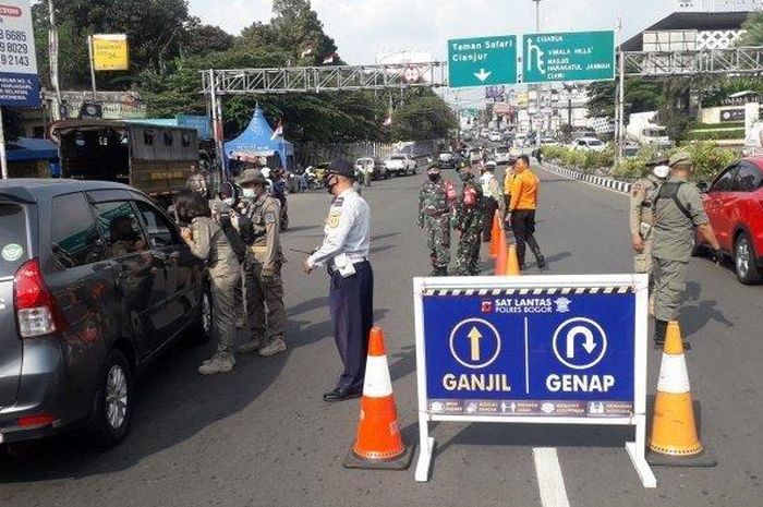 Jalan Raya Puncak Bogor, Jawa Barat berlaku sistem ganjil genap mulai pukul 15:00 WIB, 23 Desember 2022