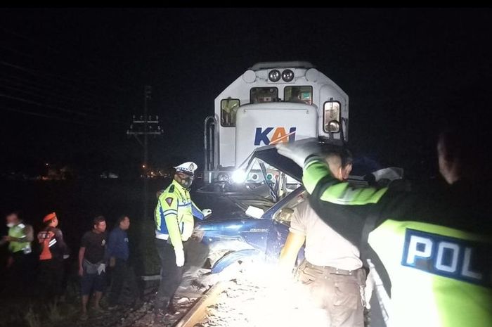 Mitsubishi Kuda disambar KA Sancaka hingga gepeng di Tambakromo, Geneng, Ngawi, Jawa Timur