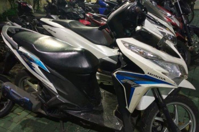 Honda Vario milik korban yang dicuri SU di depan rumah di Gang Gerindo IV, Tambora, Jakarta Barat, Selasa 20 Desember 2022 pukul 20.30 WIB.