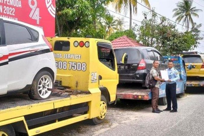 Rupbasan Pekanbaru terima titipan lima mobil milik orang bermasalah dari Kejari Pekanbaru, mulai Mitsubishi Pajero Sport, Ford Fiesta, Honda CR-V dan dua Jazz GD3