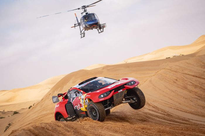Sebastien Loeb penasaran untuk meraih gelar juara pertamanya di Reli Dakar 
