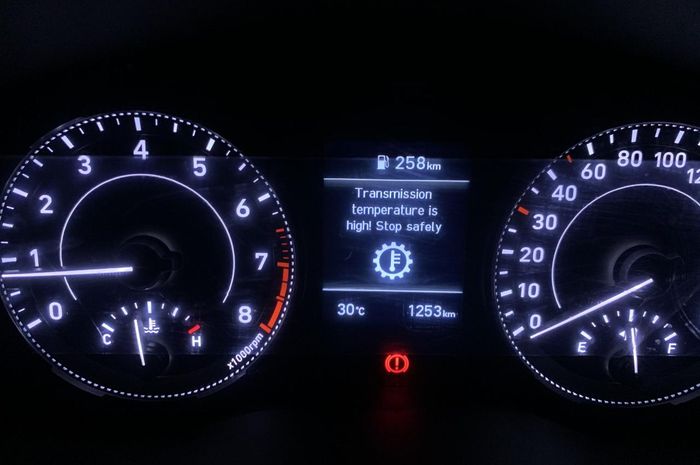 ILUSTRASI. Peringatan Transmisi Matik Overheat