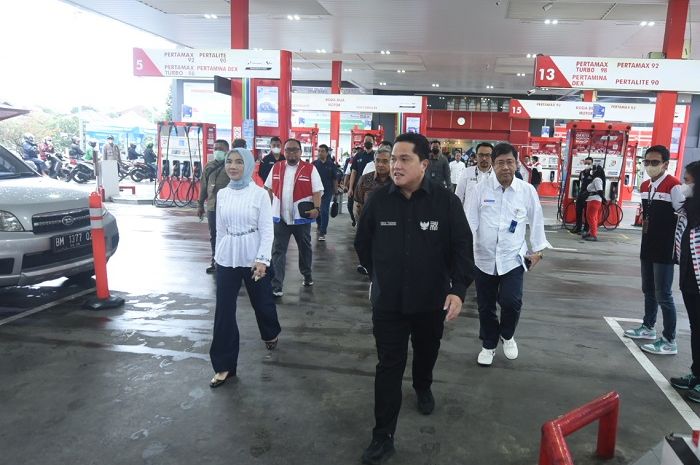Menteri BUMN Erick Thohir sampaikan penurunan harga Pertamax dan kawan-kawan.