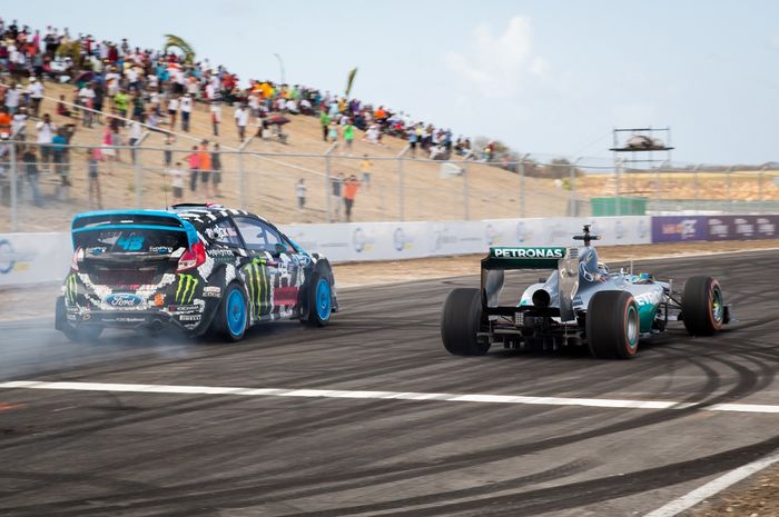 Ken Block tantang Lewis Hamilton pakai Ford Fiesta ST