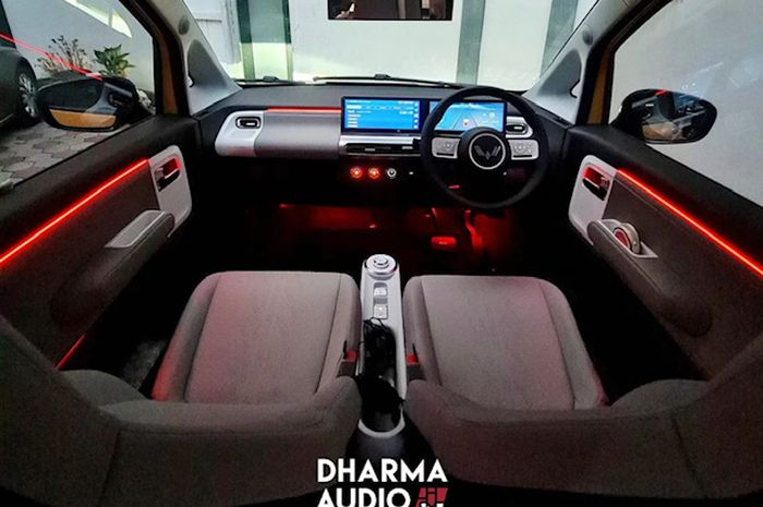 Kabin Wuling Air EV pakai ambient lighting bikin tampilan lebih mewah