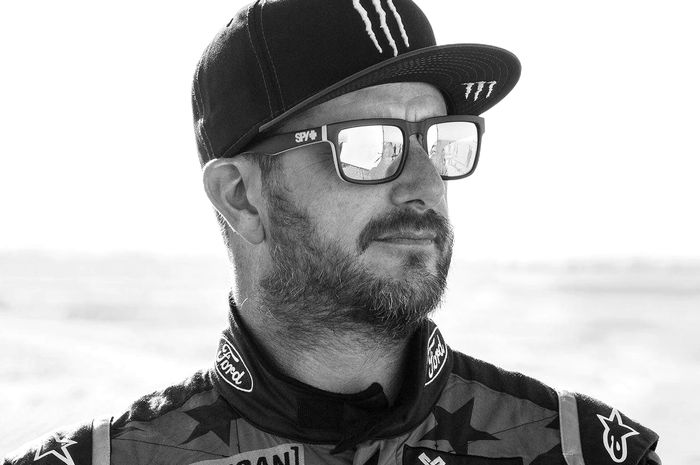 Pembalap reli sekaligus co-founder Hoonigan, Ken Block meninggal dunia hari ini, Senin (02/01/2023).