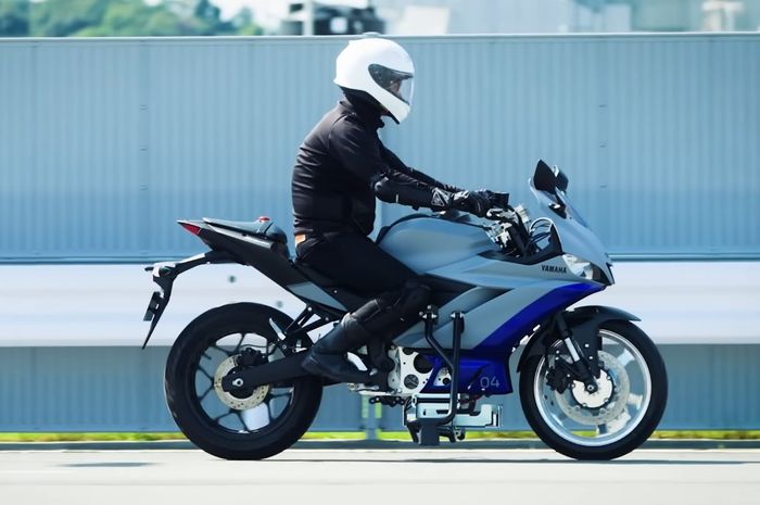 Konsep motor listrik Yamaha R25 dengan sistem anti jatuh (AMSAS)