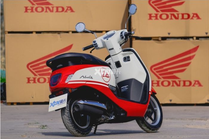 penampakan motor baru saudara Honda Scoopy yang kabarnya bakal segera diluncurkan.