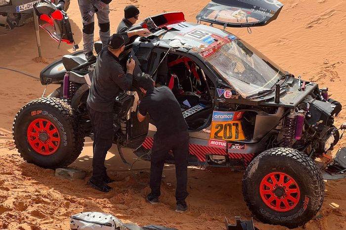 Kondisi mobil Carlos Sainz usai crash di etape 9 Reli Dakar 2023