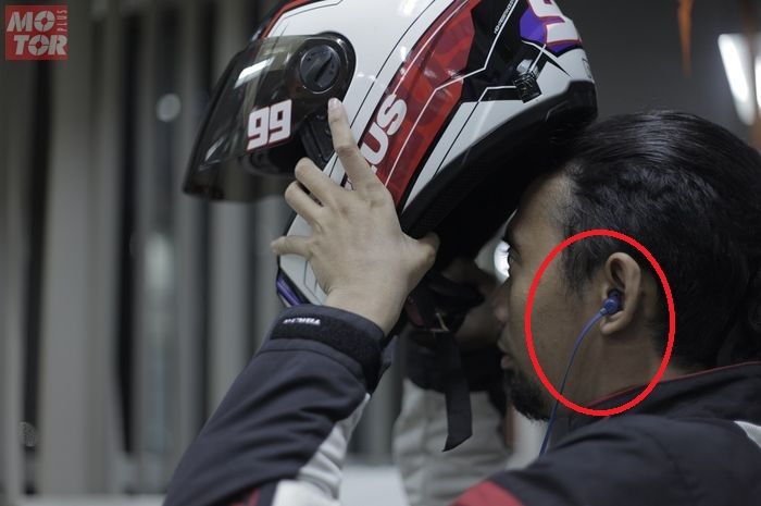 Riding pakai headset atau earphone bisa ditilang, denda nyaris sejuta