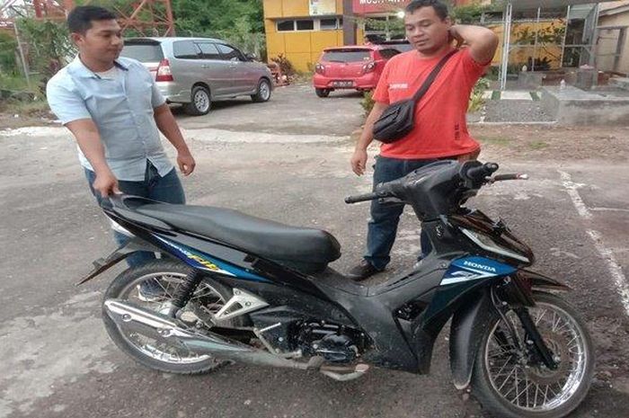 Surya Tobing dijebak Polisi nyamar ajak COD buat bayar Honda Revo Fit malingan yang dijual Rp 2 juta