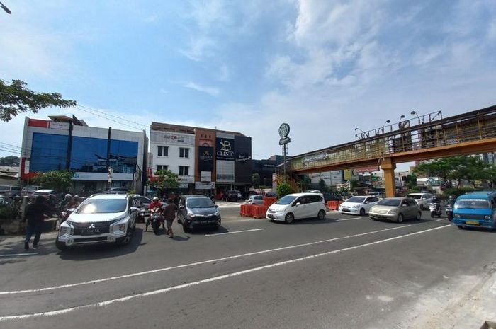 Oknum pak ogah di Jalan Margonda Raya sengaja baretin mobil sopir taksi online, gara-gara enggak dikasih uang recehan.