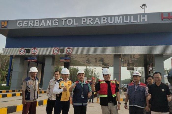 Gubernur Sumses, H Herman Deru melakukan peninjauan ke lokasi proyek Jalan Tol Indralaya-Prabumulih, Sabtu (14/01/2023).